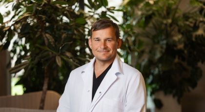 Estētikas klīnikai pievienojies plastikas ķirurgs Dr. Kārlis Vērdiņš